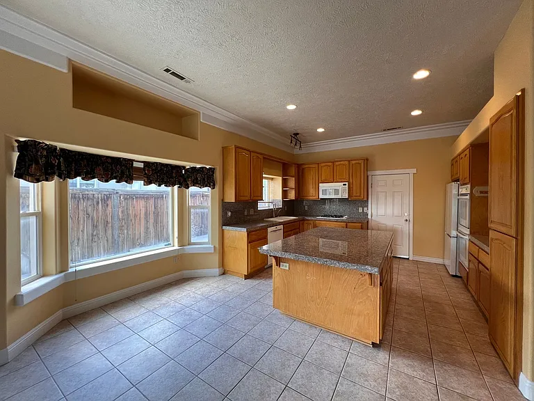 1021 Pepper Ln — Photo 9