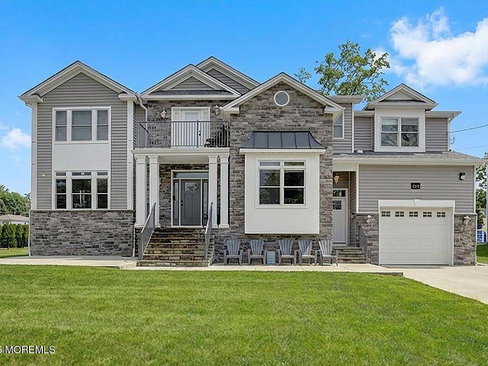 1st image of 475 Monmouth Pl