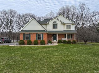 5207 Queensway Dr, Howell, MI 48843