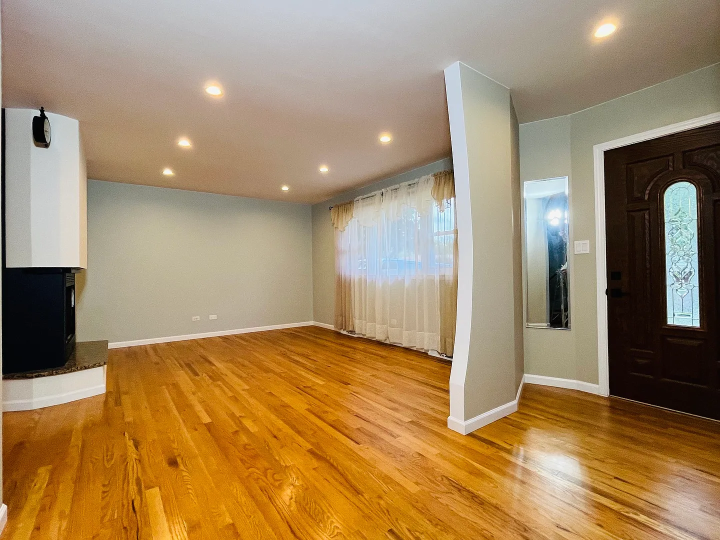 4 bed, 3.0 bath, $3,300 — Photo 2