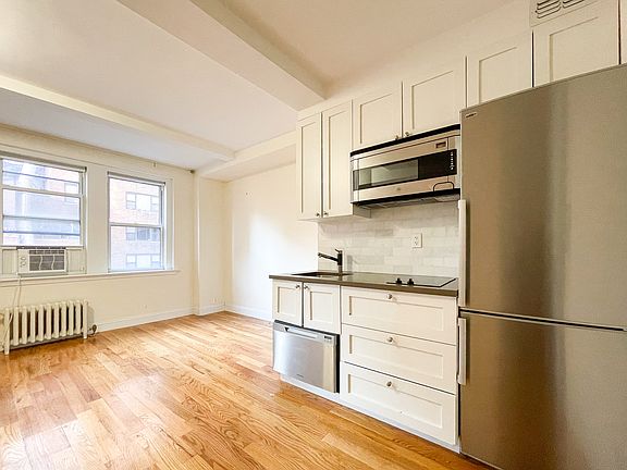 4th image of 304 E 41st St APT 1107A