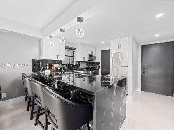 2302 S Cypress Bend Dr APT 306