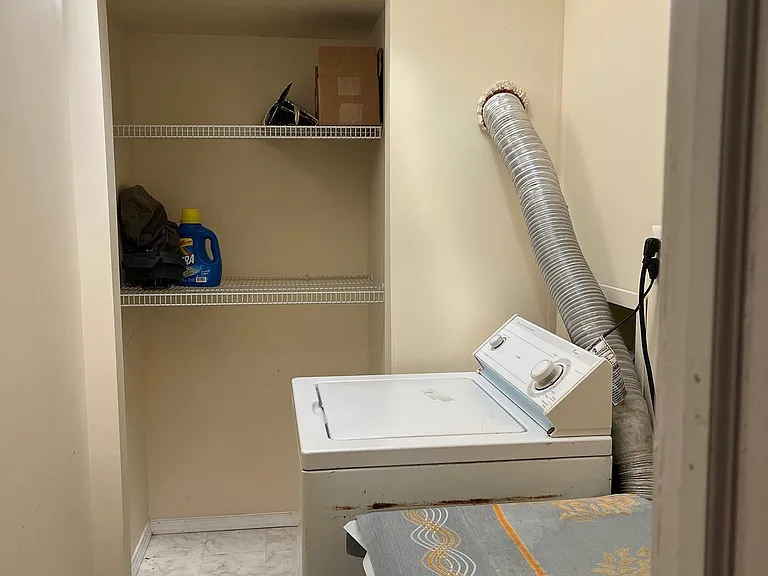 1422 Fanshawe St #2 — Photo 6