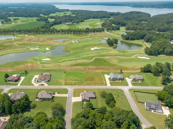 655 Golf Trail Rdg, Muscle Shoals, AL 35661