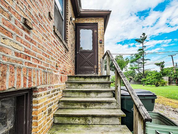5th image of 2610 Park Ln