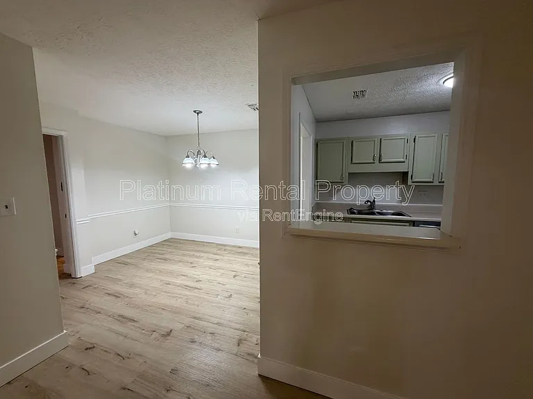906 Country Park Dr SE — Photo 8