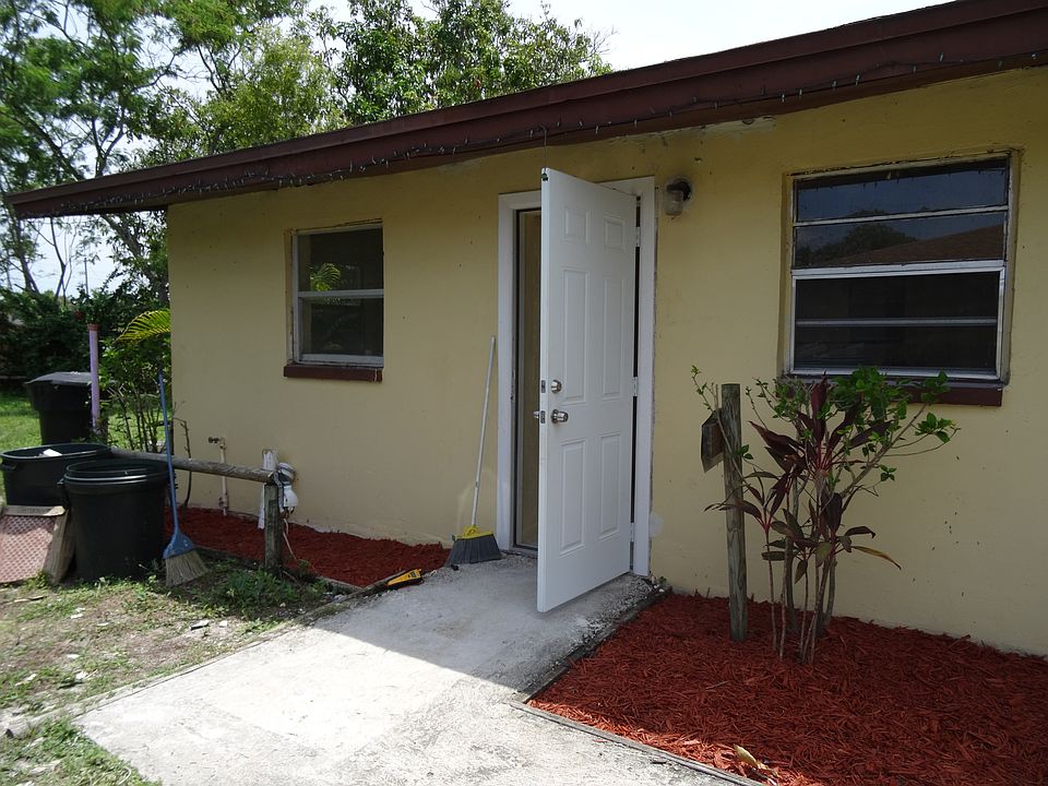 3147 Economy St #B, Fort Myers, FL 33916 | Zillow