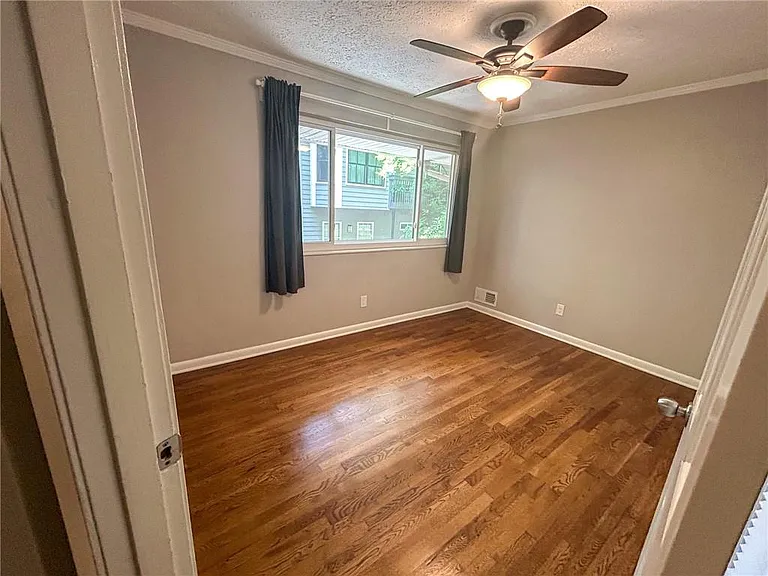 411 10th St NE #7 — Photo 10