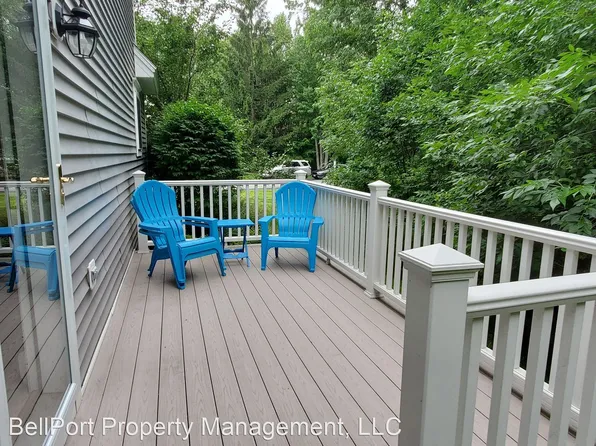 89 Delaware Ct, Portland, ME 04103
