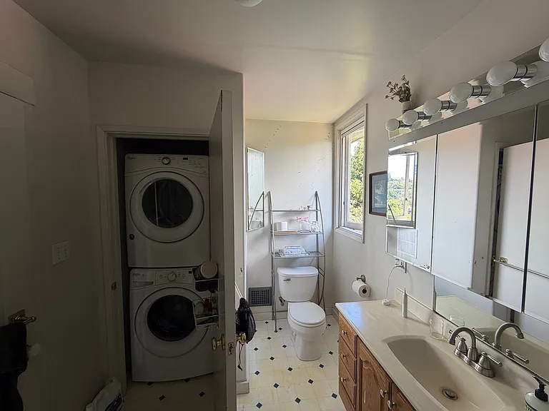 325 Berkeley Park Blvd — Photo 7