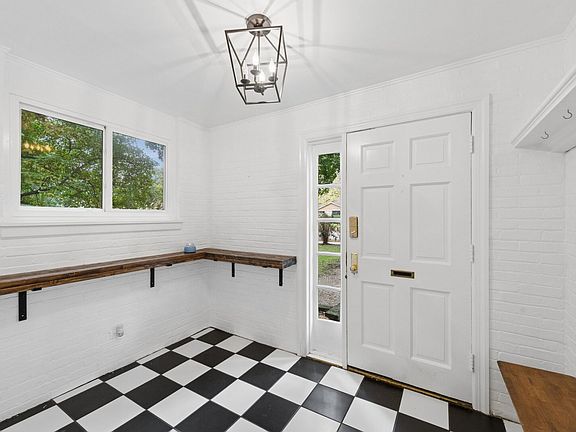 3rd image of 9421 Crawford Ave