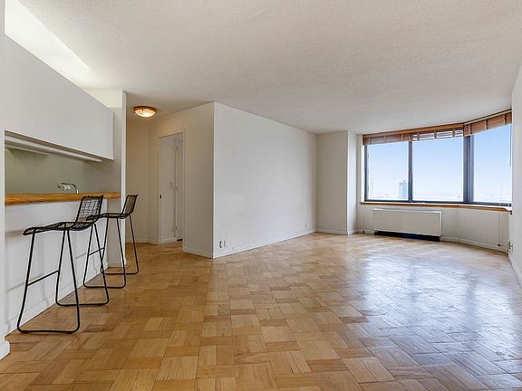 3rd image of 415 E 37th St APT 25C
