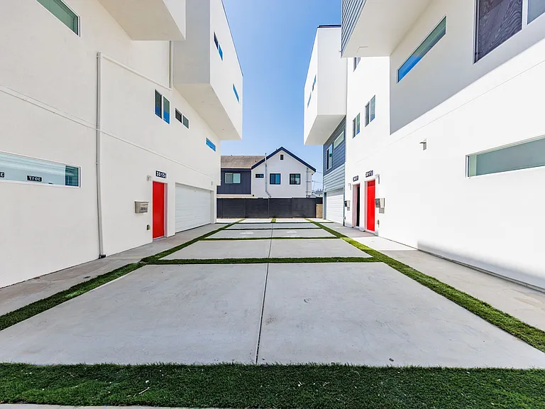 3015 Alsace Ave — Photo 16
