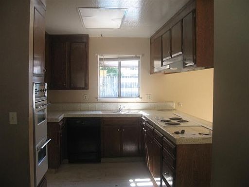 2nd image of 956 Edenbury Ln