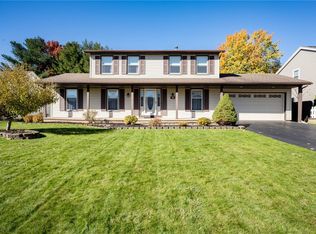 67 Roxwood Dr, Rochester, NY 14612