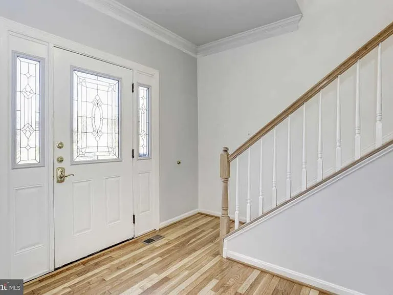 2 New Market Ct — Photo 4