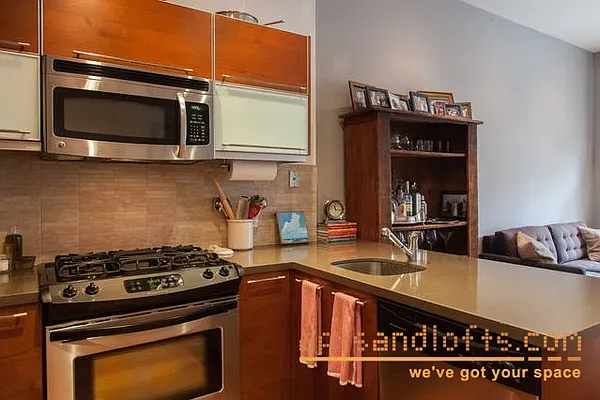 Rented by aptsandlofts.com | media 17