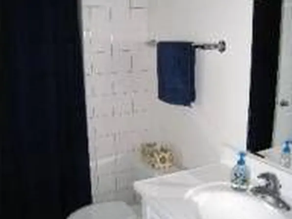 1660 Templeton Ct, Mundelein, IL 60060