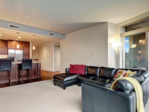5th image of 10610 NE 9th Pl Unit 506