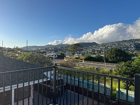 Brand new deck with a beautiful mountain view!