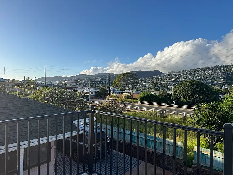 Brand new deck with a beautiful mountain view!