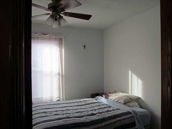4th image of 631 W Wendell St
