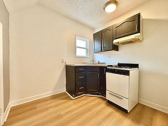 5th image of 816 E Grove St #B