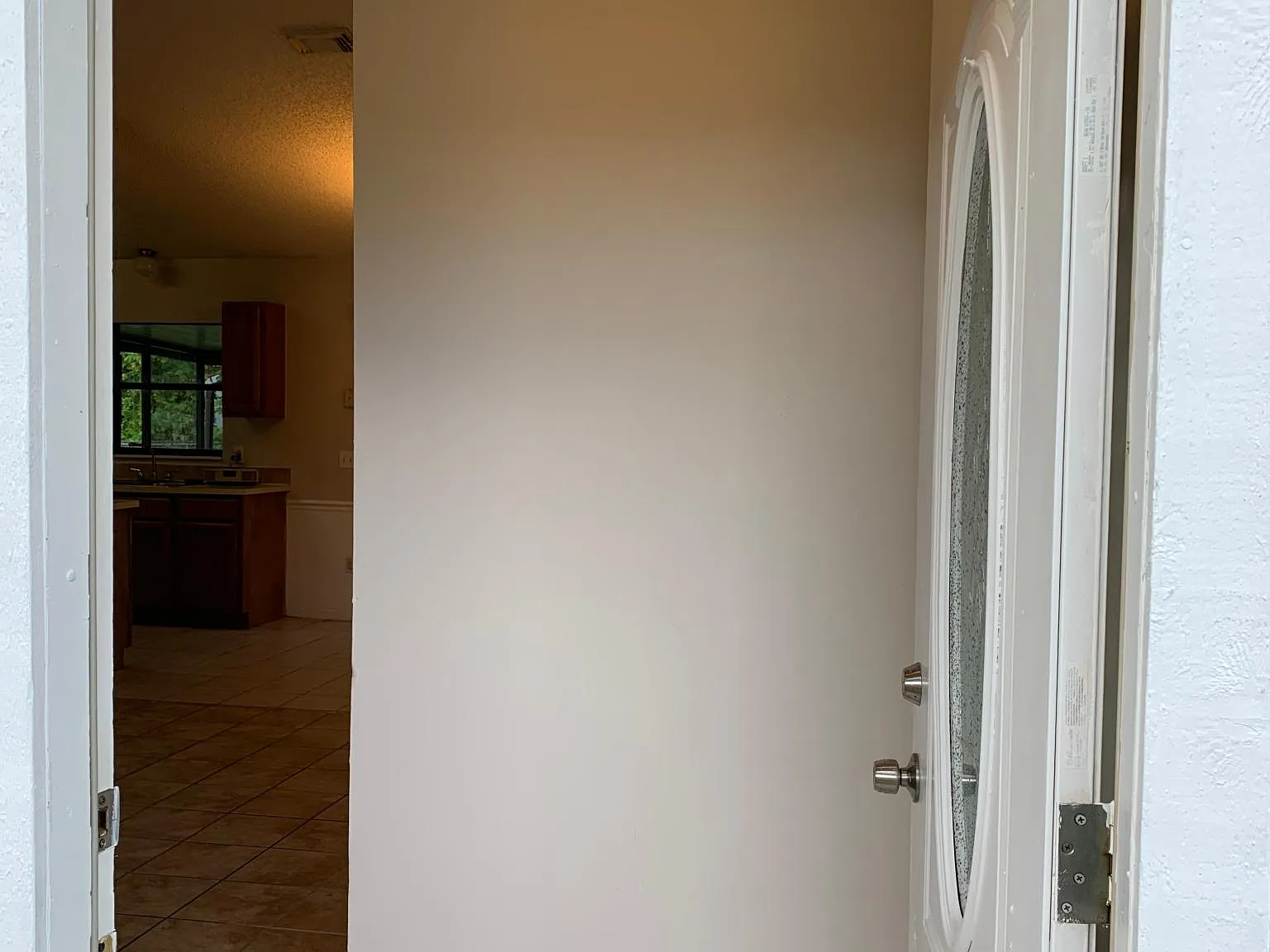 3 bed, 1350 sqft, $2,000 — Photo 2