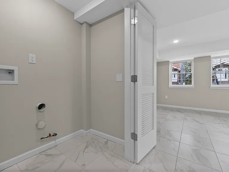24-26 Garibaldi Ave #1 — Photo 9