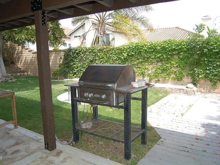 896 Creekside Cir — Photo 12