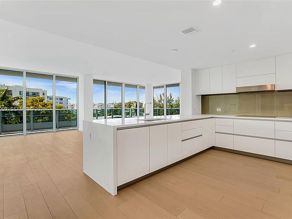 3rd image of 9221 E Bay Harbor Dr #512