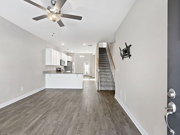 3rd image of 4411 Chusto Dr #4411CHUSTO