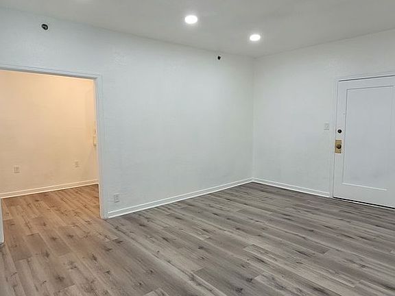 4th image of 512-516 S Glendale Ave #102