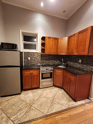 Rented by NYC LUXURY APT RENTALS CO LLC | media 11