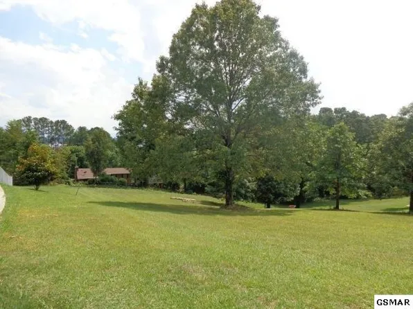 1865 Lakebrook Cir, Dandridge, TN 37725