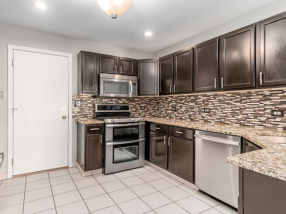 5th image of 1426 Welland Ct Unit 1426
