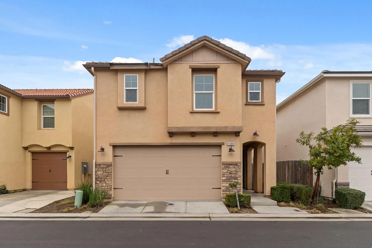1568 Lambourn Way photo 1