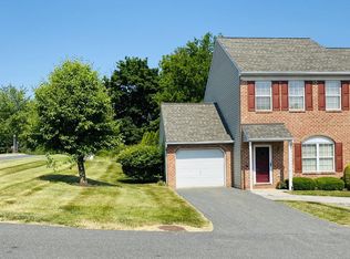 1 Charlemont Ct, Reading, PA 19607