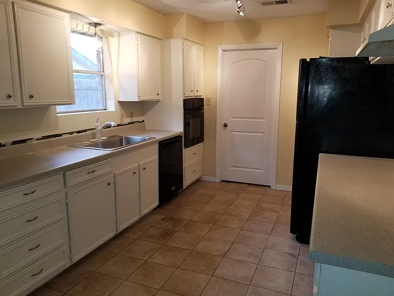 518 Walnut St — Photo 6