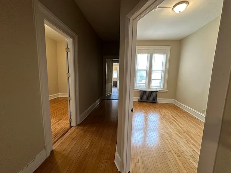 7/1 - $1545 2 BR, 1 BA with Heat, 3 blocks from UWM- 2943 N Bartlett — Photo 33