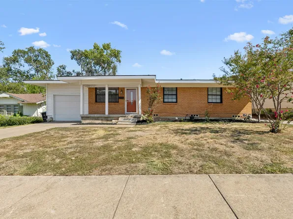 8266 Bangor Dr, Fort Worth, TX 76116