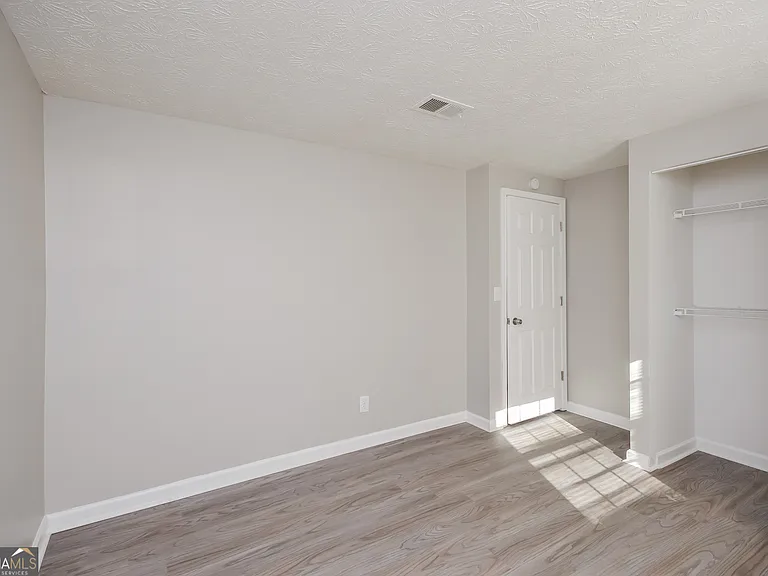 5176 Martins Crossing Rd — Photo 12
