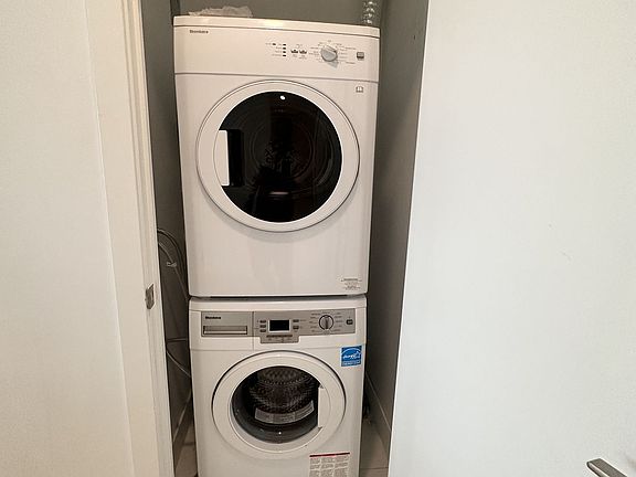 2nd image of 7 Grenville St #2206