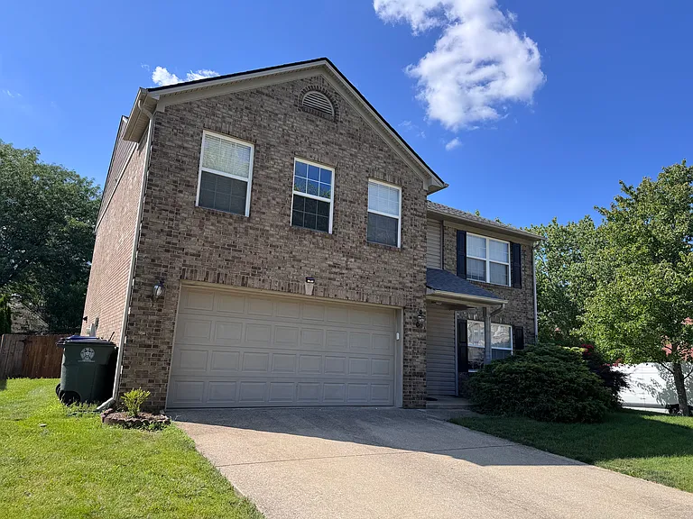 2101 Sovereign Ln — Photo 2