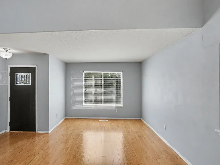 305 Casting St SE — Photo 9