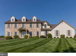 320 Turners Pond Dr, Lincoln University, PA 19352