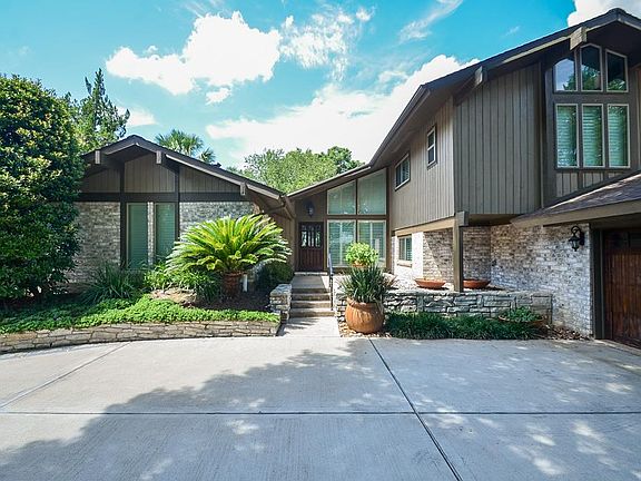 2nd image of 3006 Fairway Dr