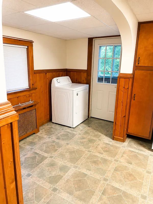 3 bed, 1.0 bath, $1,325 — Photo 4