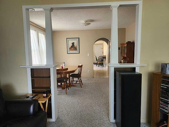 5th image of 660 SW 6th Ave E