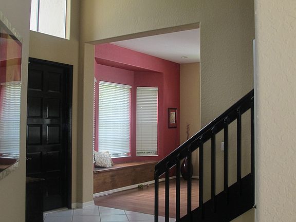 Tiled Entrance Foyer